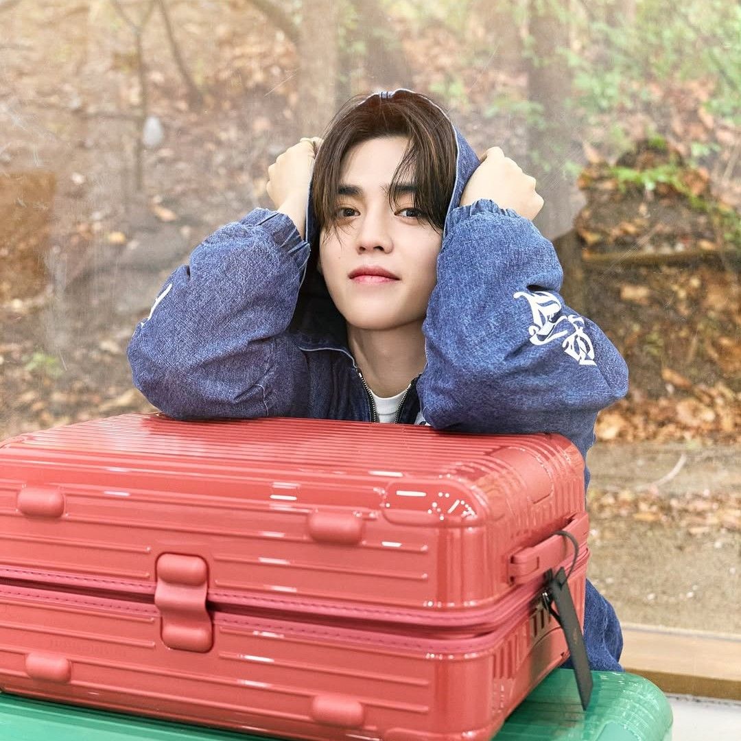 Recent activity shot of S.Coups (SEVENTEEN)