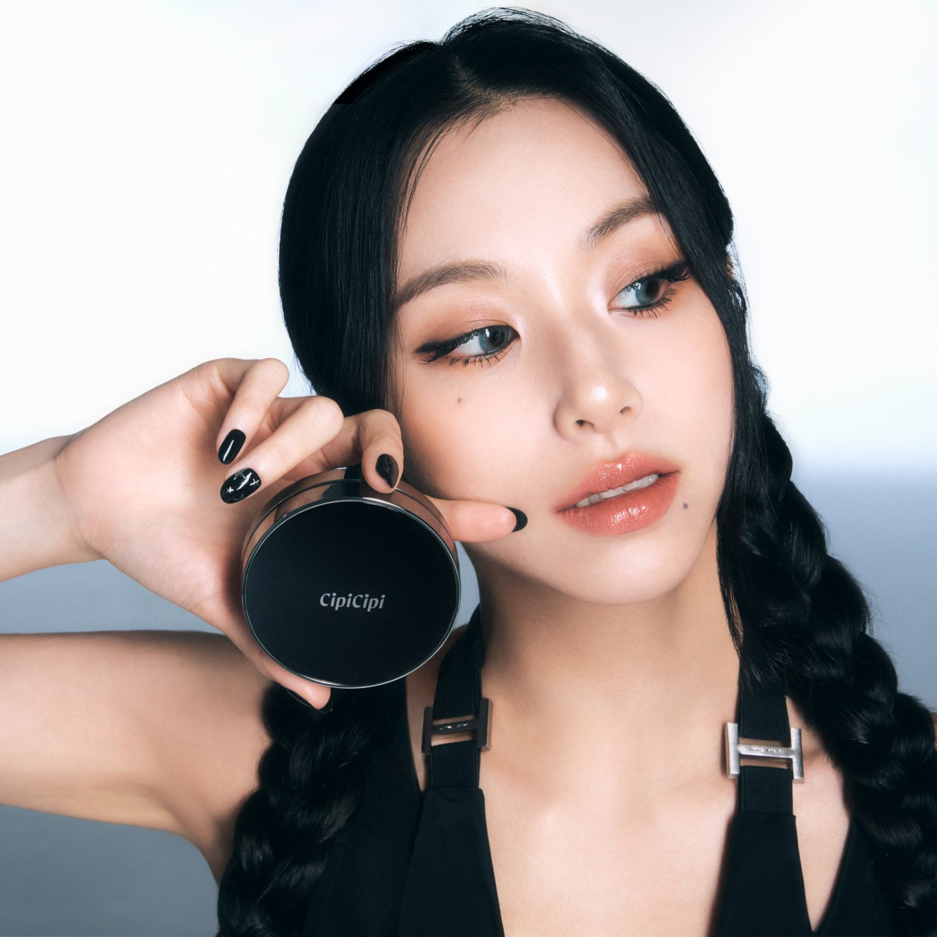 Latest photo of Chaeyoung (TWICE)