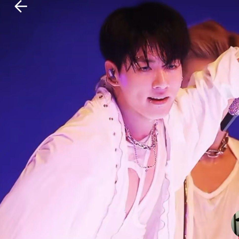 Momen yang diabadikan oleh penggemar Jungkook (BTS)