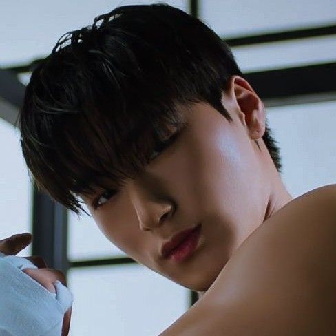 산 (에이티즈)의 비하인드 컷