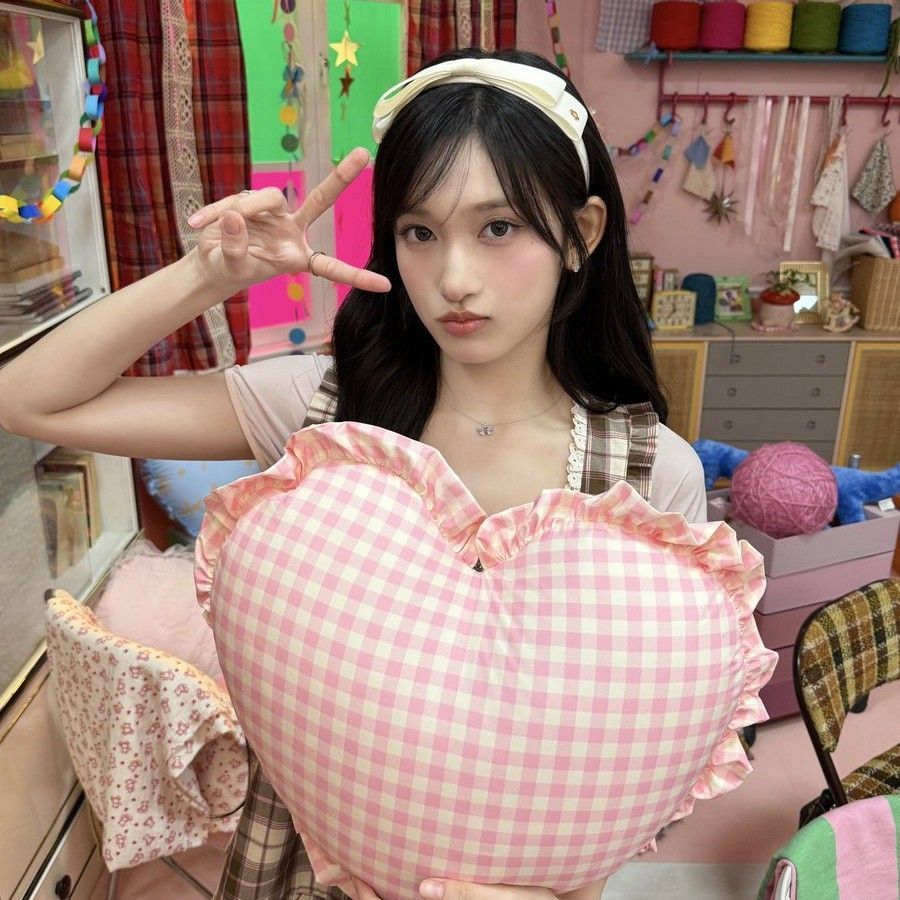 Recent activity shot of Leeseo (IVE)