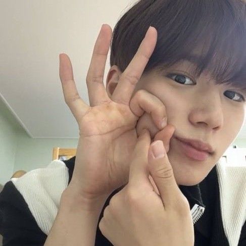 Foto aktivitas terbaru Kim Junseo (ALPHA DRIVE ONE)