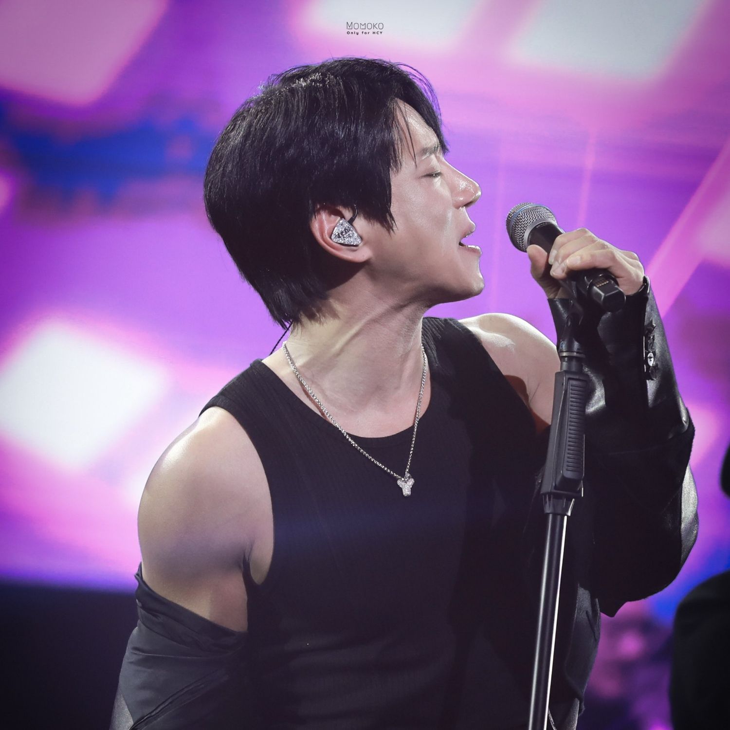 Recent activity shot of Hwang Chiyeol