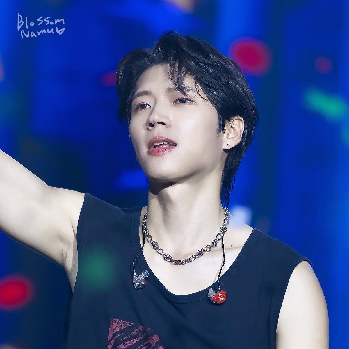 Behind-the-scenes cut of Woohyun (INFINITE)