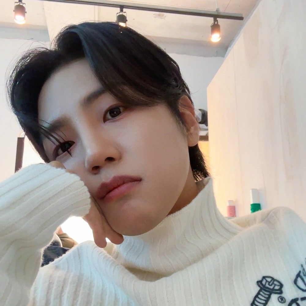 A moment captured by Donghun (A.C.E)'s fan