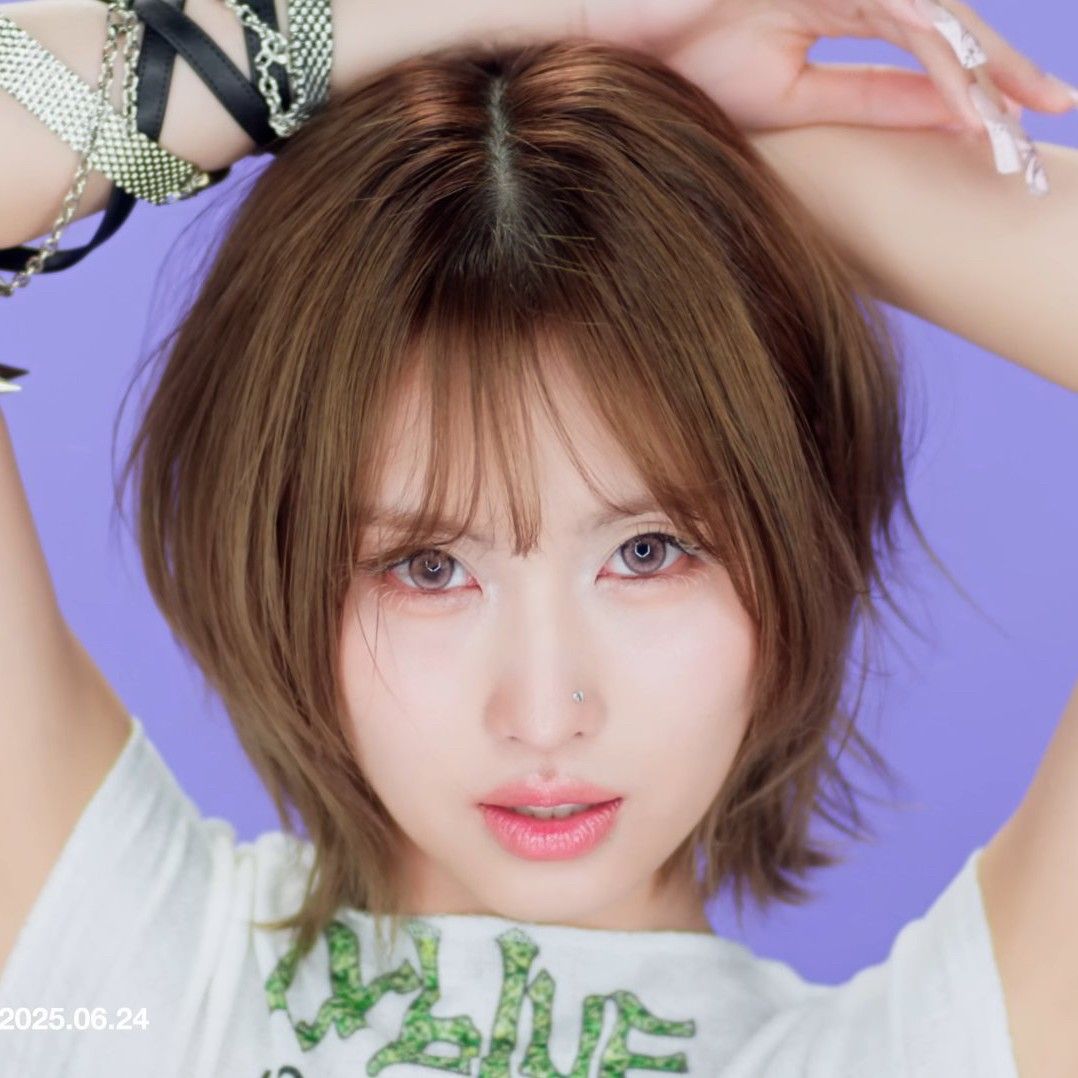 Recent activity shot of Momo (TWICE)