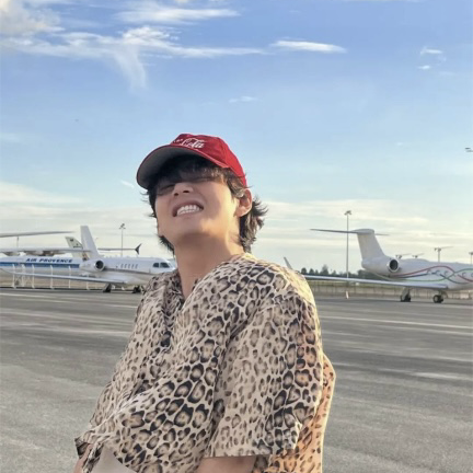Latest photo of V (BTS)