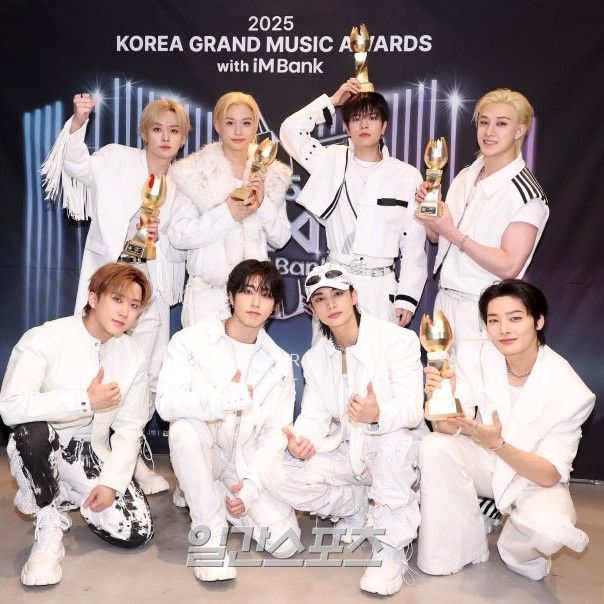 Behind-the-scenes cut of Stray Kids