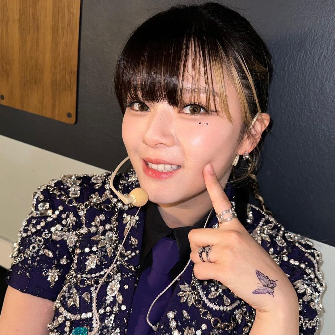 Behind-the-scenes cut of Jeongyeon (TWICE)