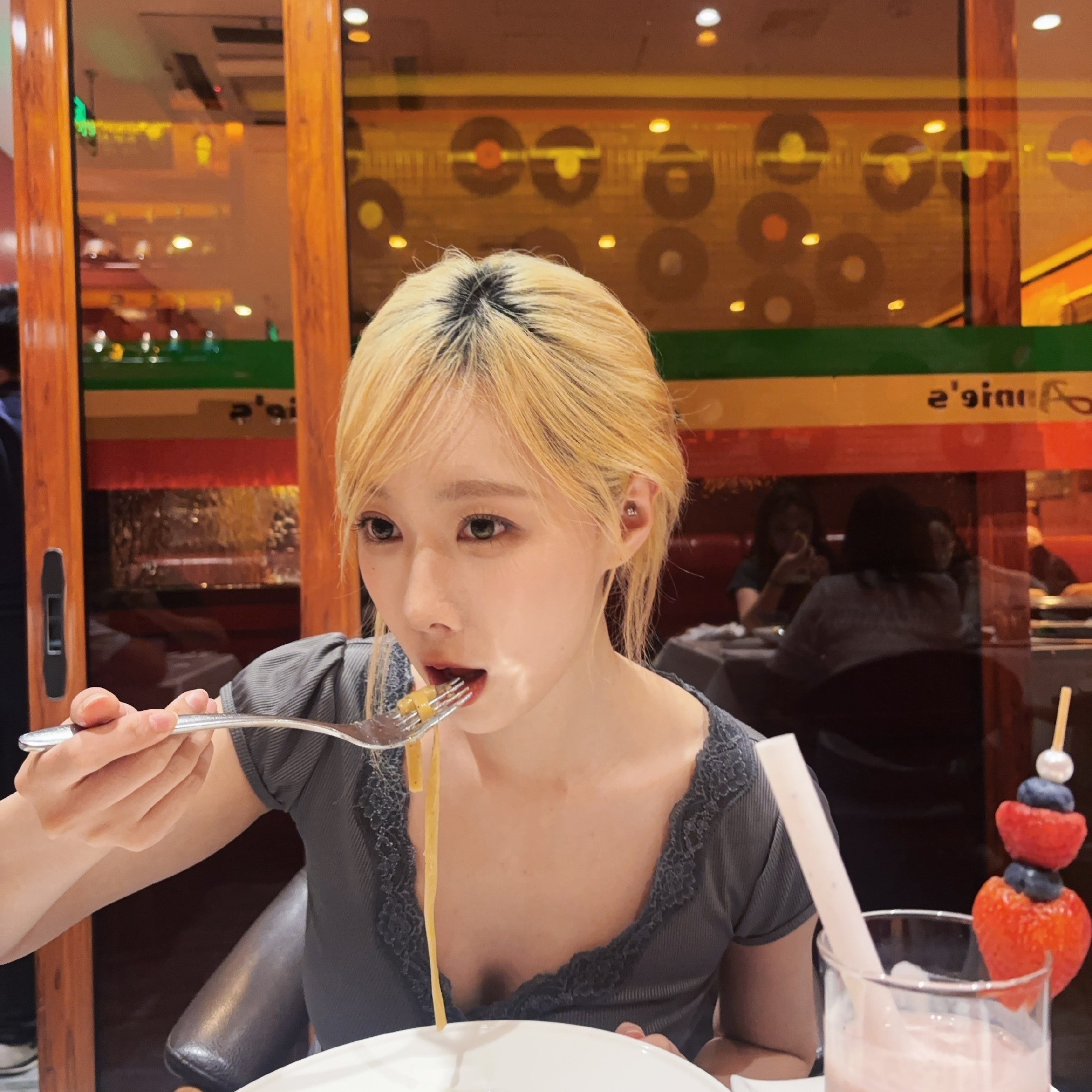 A moment captured by DREAMCATCHER's fan