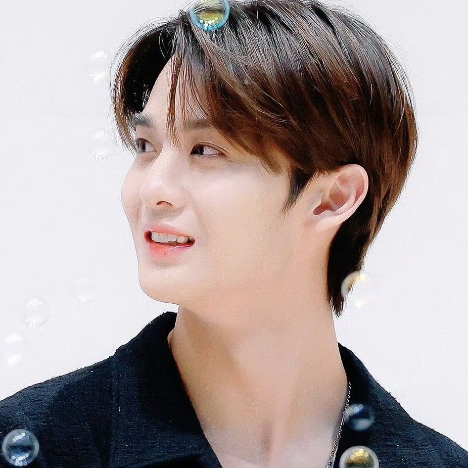 A moment captured by Bae Jinyoung's fan