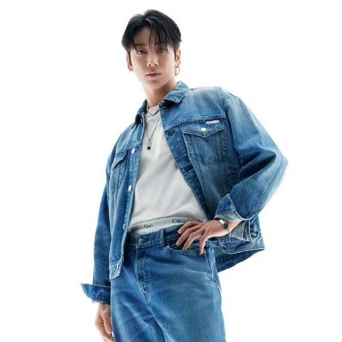 Foto aktivitas terbaru Jungkook (BTS)