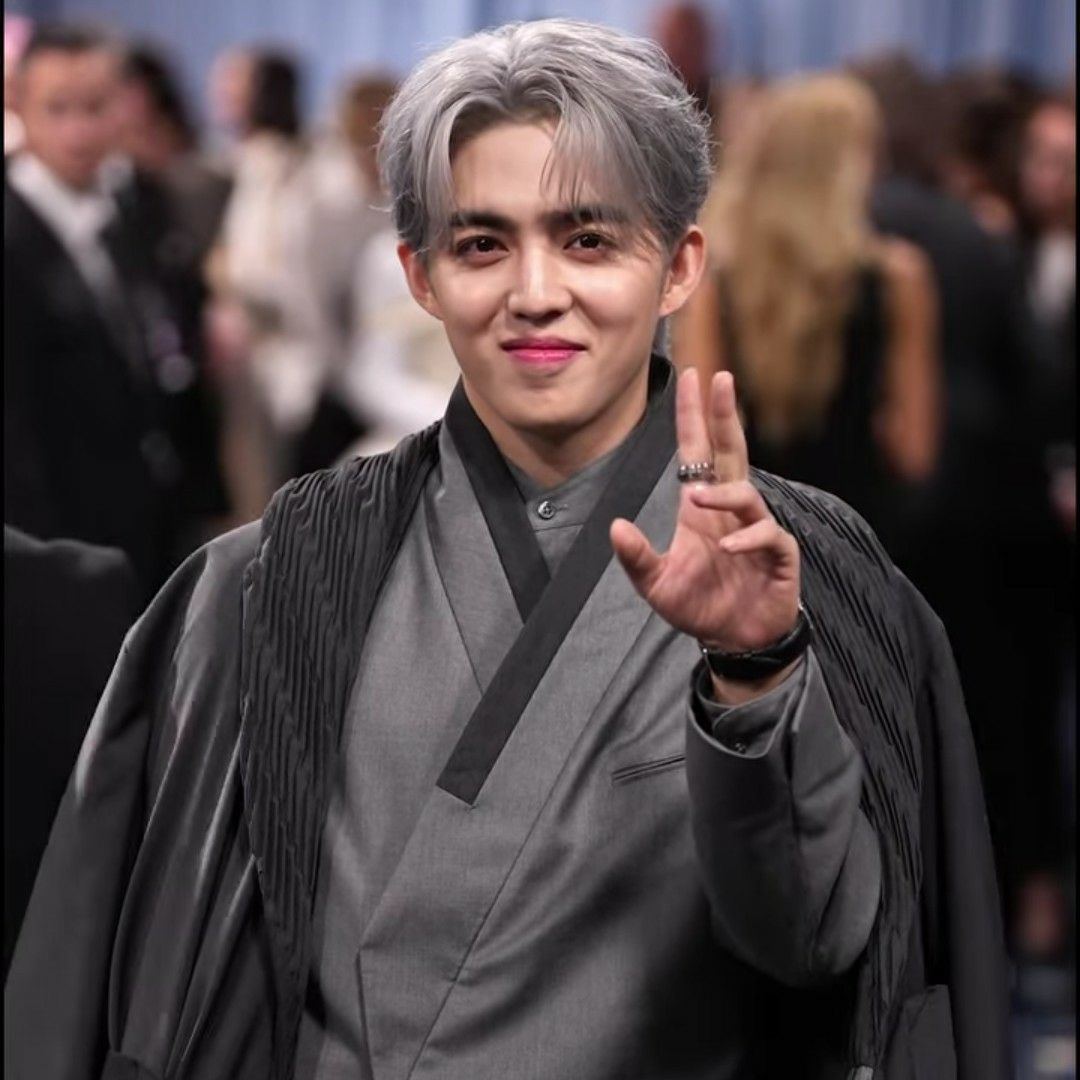 Recent activity shot of S.Coups (SEVENTEEN)