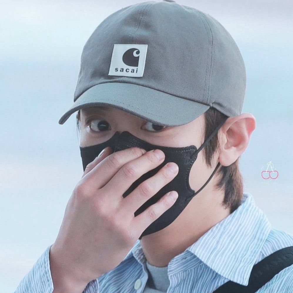 Recent activity shot of Chanyeol (EXO)