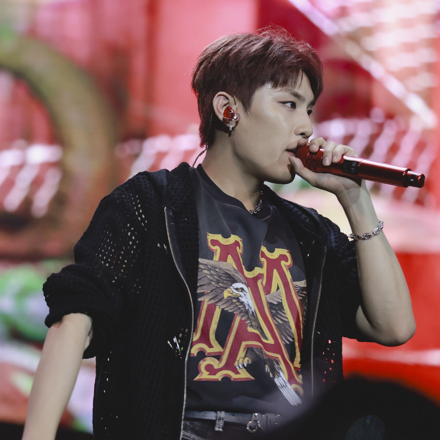 A moment captured by Park Woojin (AB6IX)'s fan