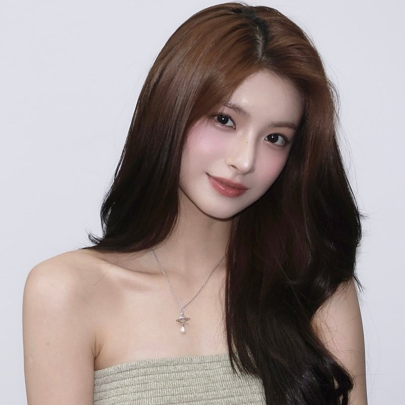 Behind-the-scenes cut of Yiren (EVERGLOW)