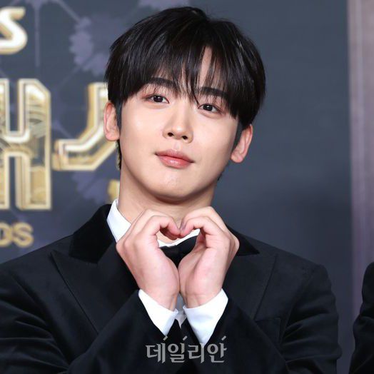 Latest photo of Kim Yohan (WEi)