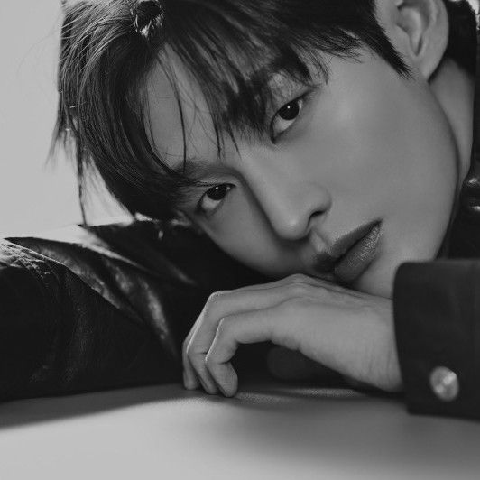 A moment captured by Yoon Jisung's fan