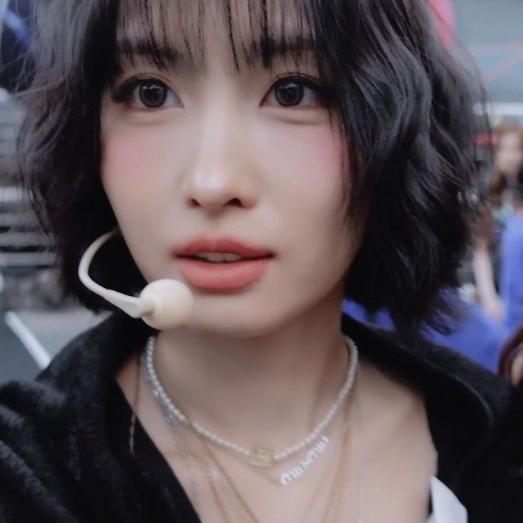 Behind-the-scenes cut of Momo (TWICE)