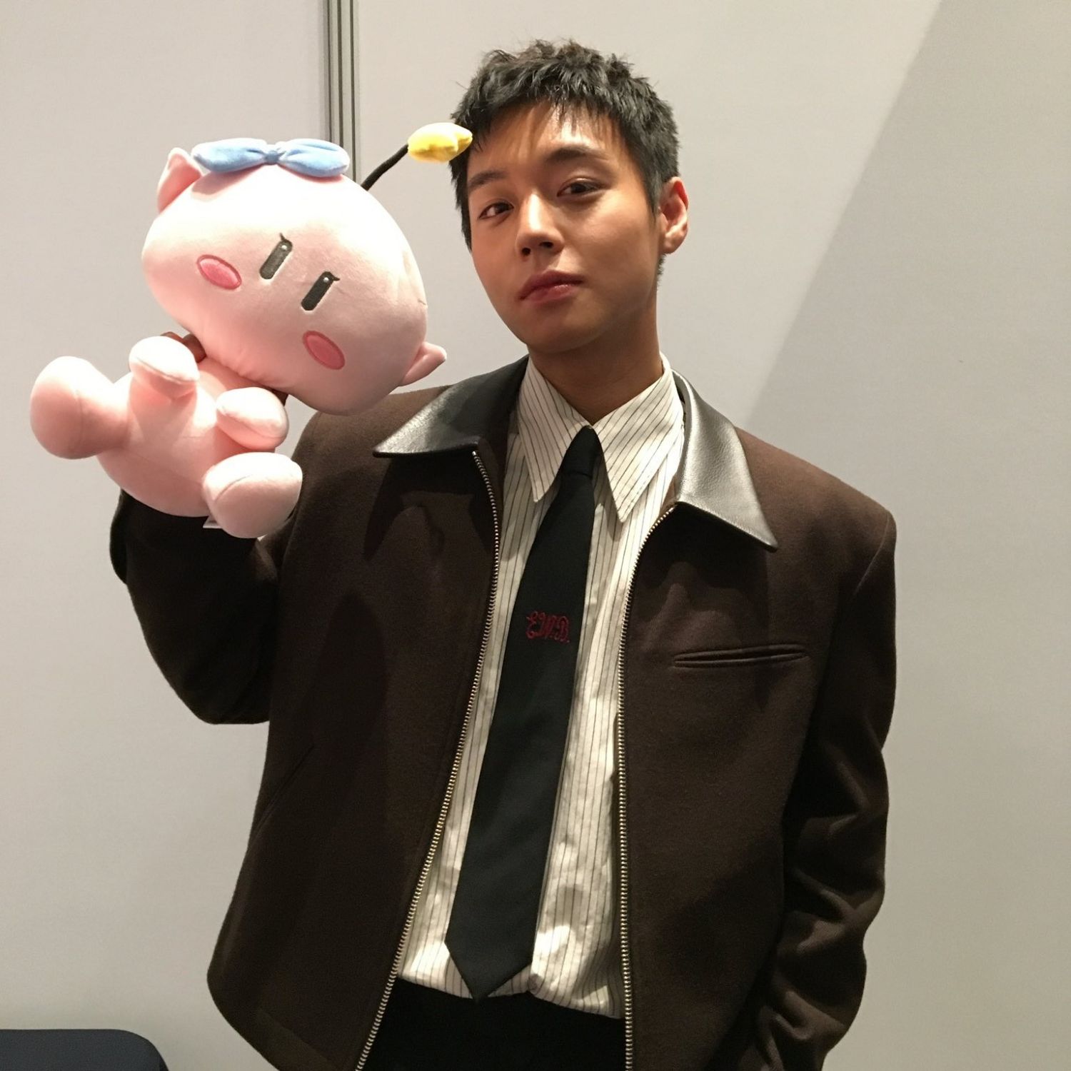 Behind-the-scenes cut of Park Jihoon