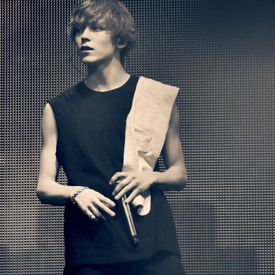 A moment captured by Vernon (SEVENTEEN)'s fan