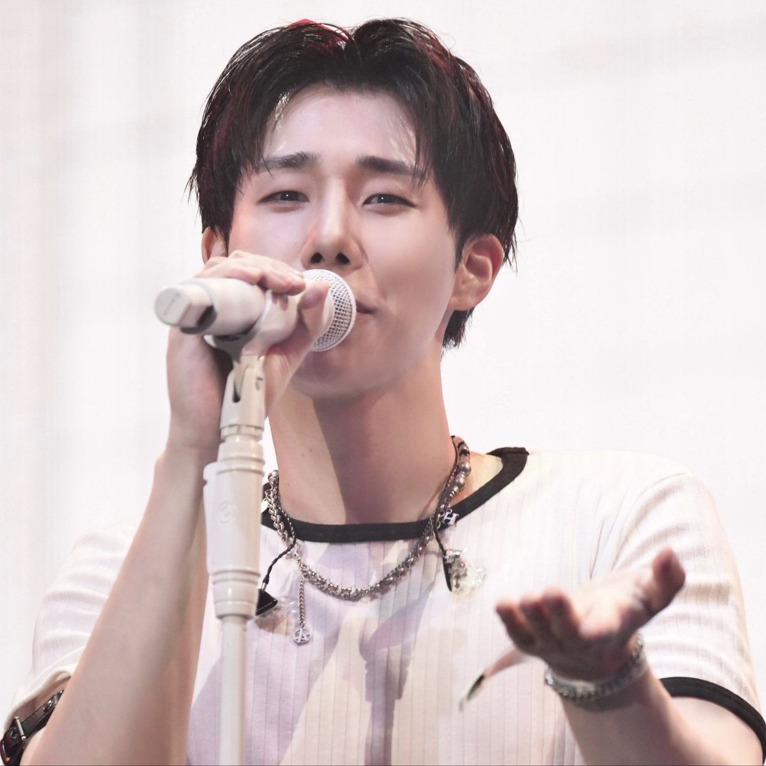 Recent activity shot of Sungkyu (INFINITE)