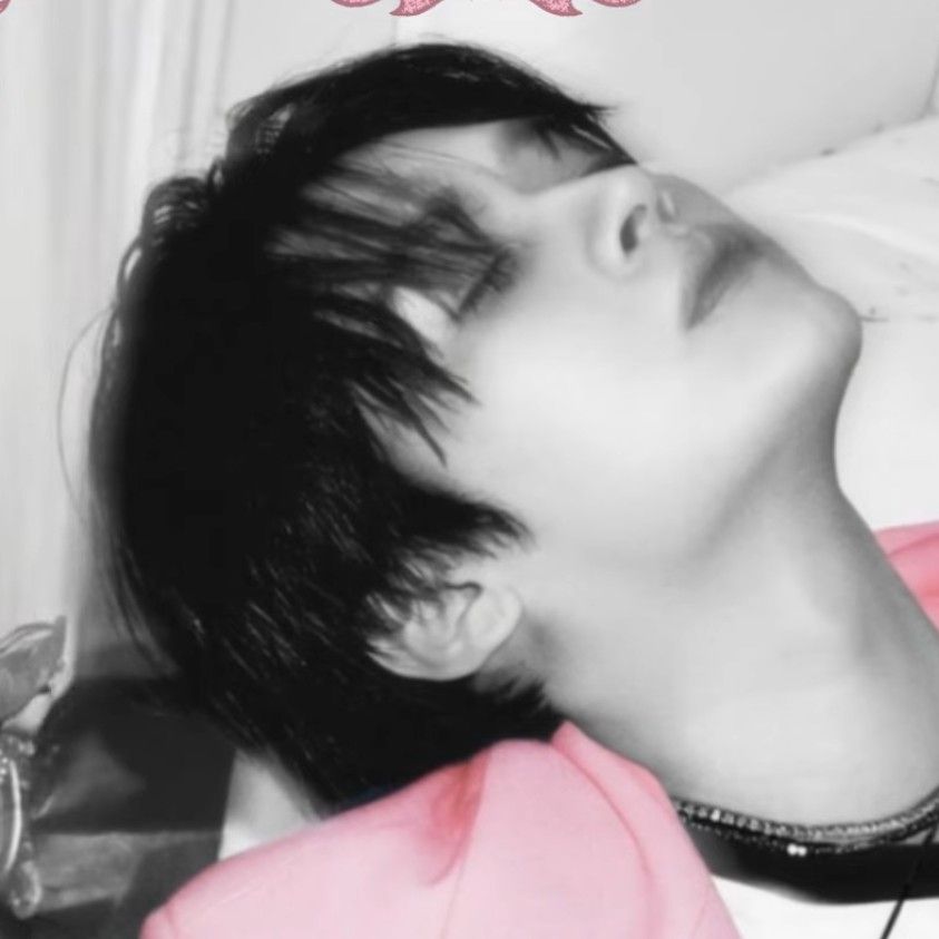 Behind-the-scenes cut of Lee Know (Stray Kids)