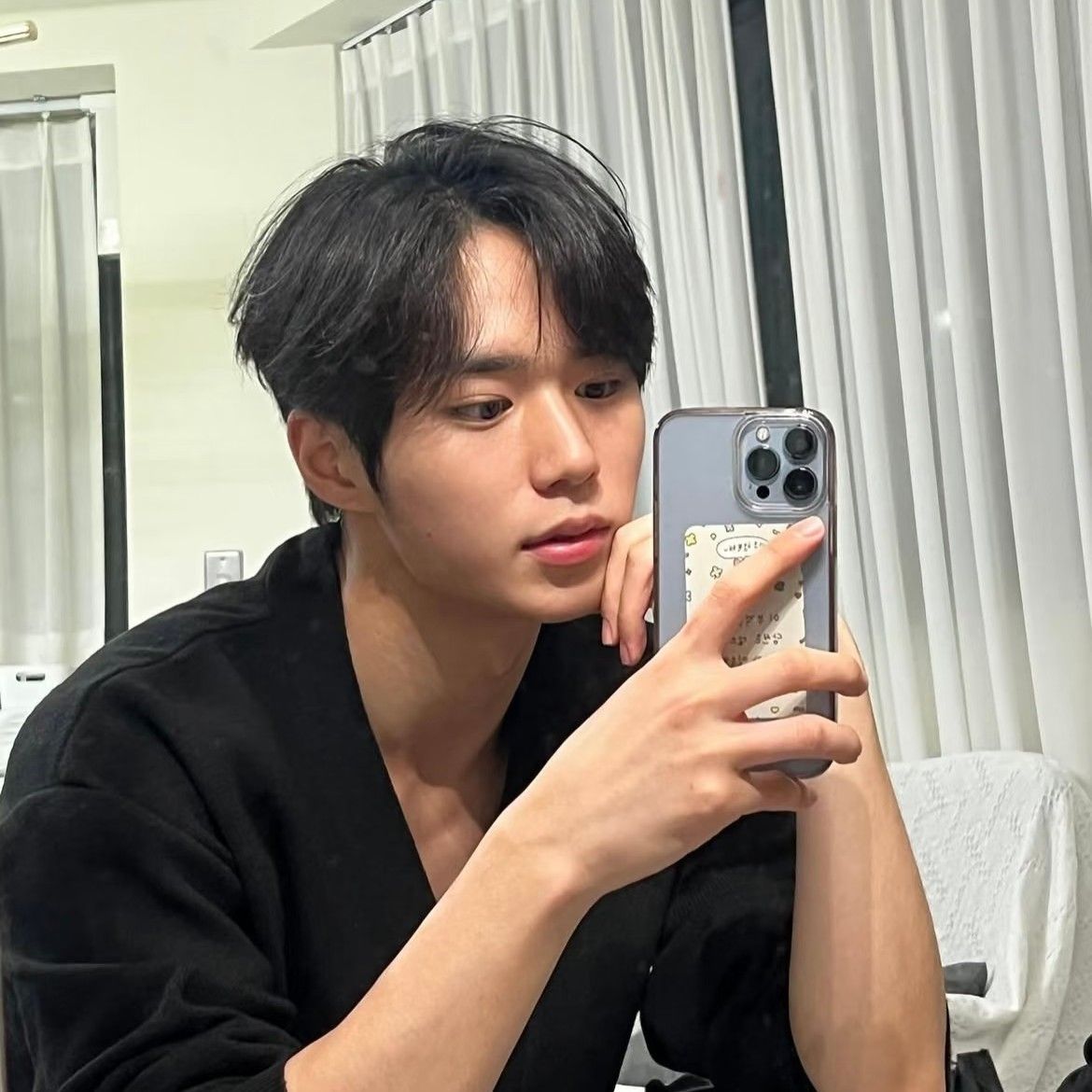 Behind-the-scenes cut of Kim Junseo (ALPHA DRIVE ONE)