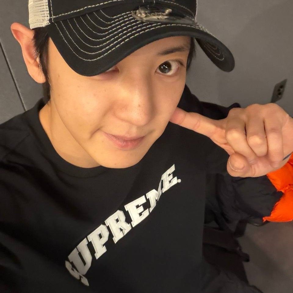 Recent activity shot of Chanyeol (EXO)