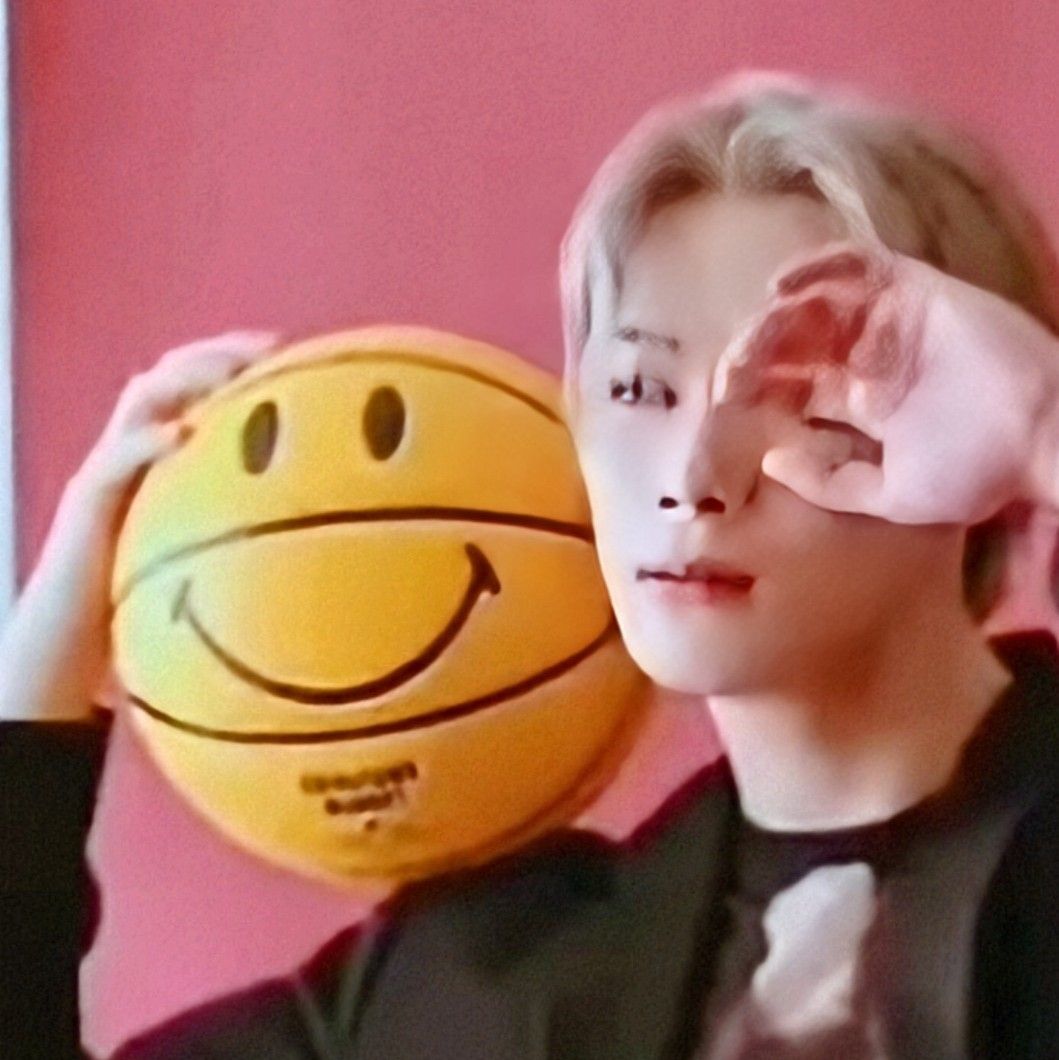 Foto aktivitas terbaru Moonbin (ASTRO)