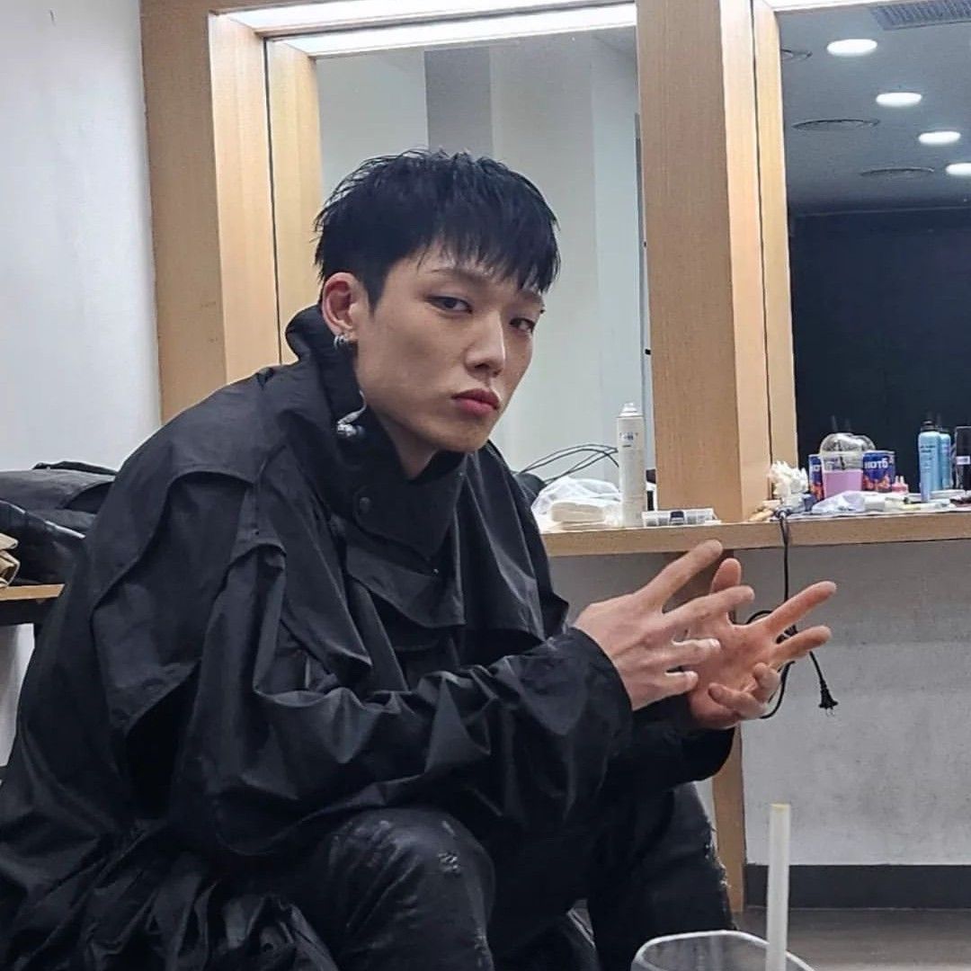 A moment captured by BOBBY (iKON)'s fan