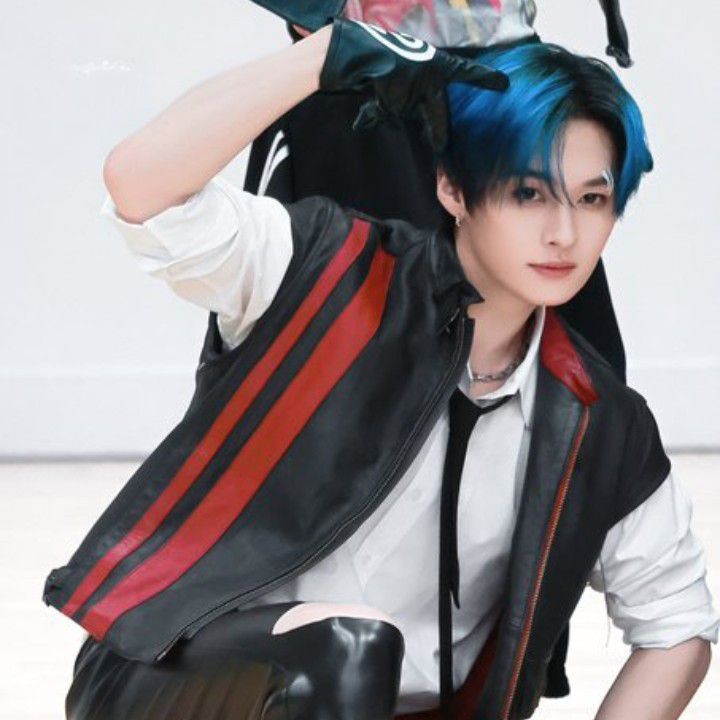 Latest photo of Lee Know (Stray Kids)