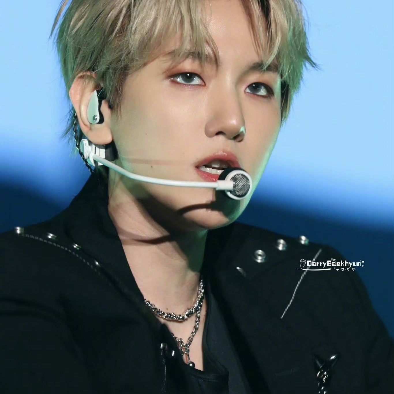 伯賢 (EXO)粉絲拍下的瞬間