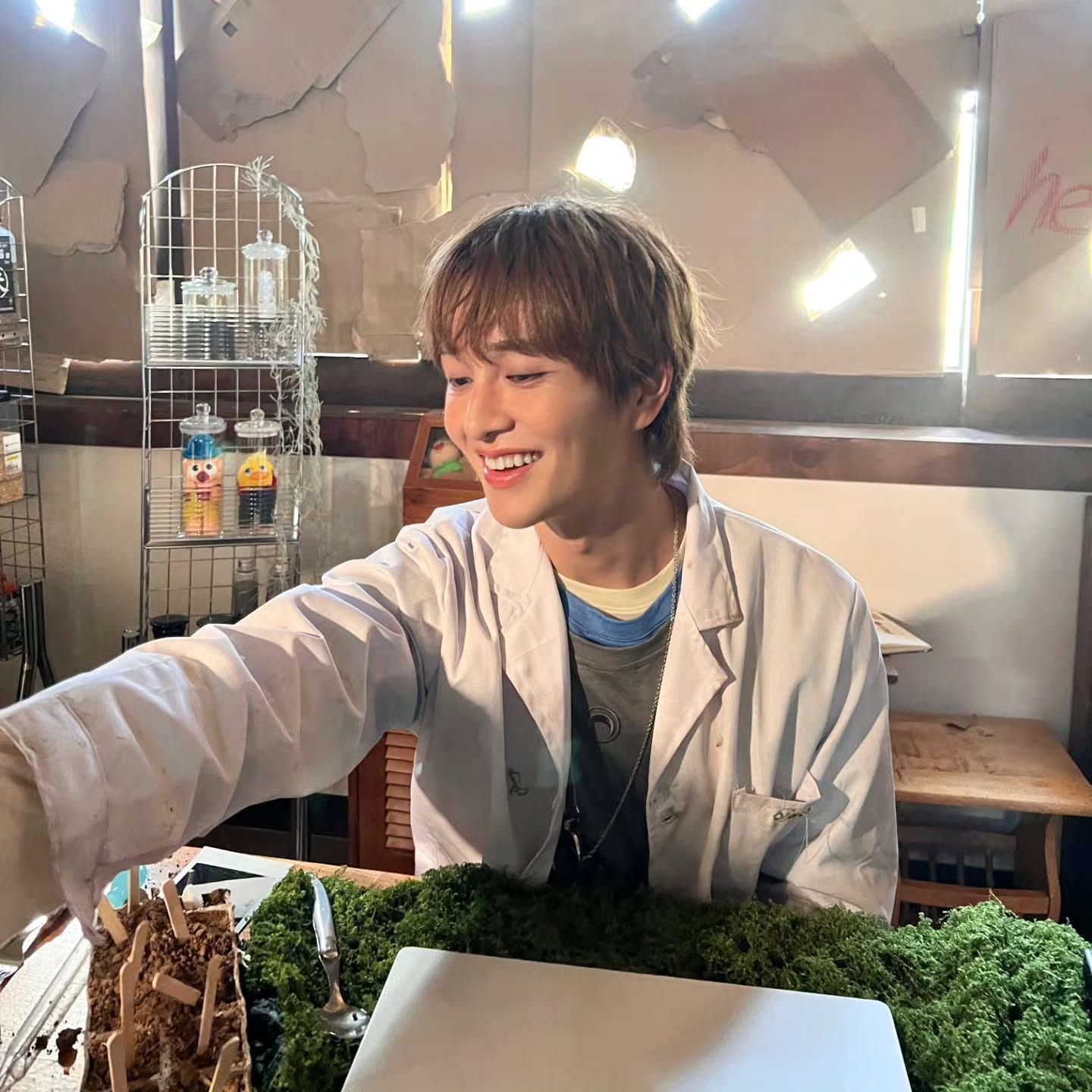 A moment captured by Onew (SHINee)'s fan
