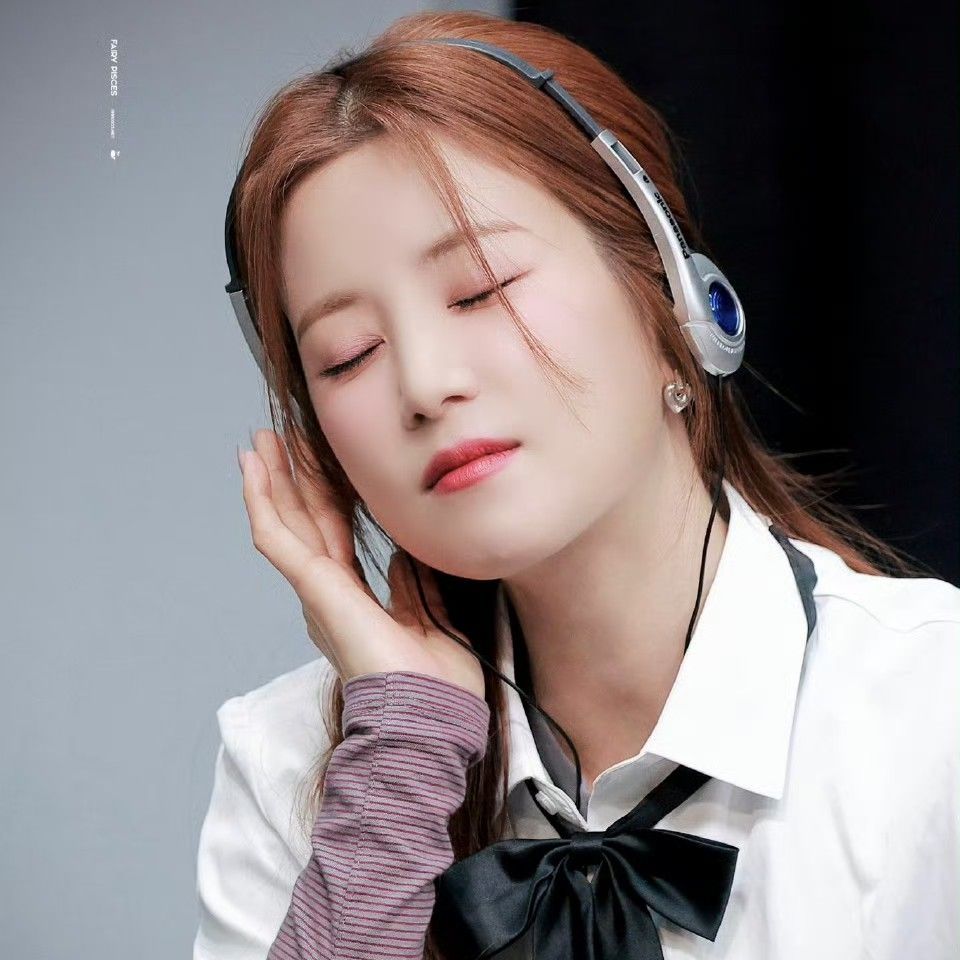 Behind-the-scenes cut of Park Chorong (Apink)