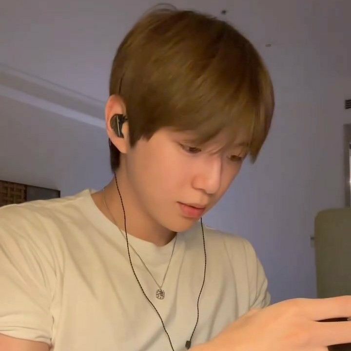 강다니엘 최근 활동샷