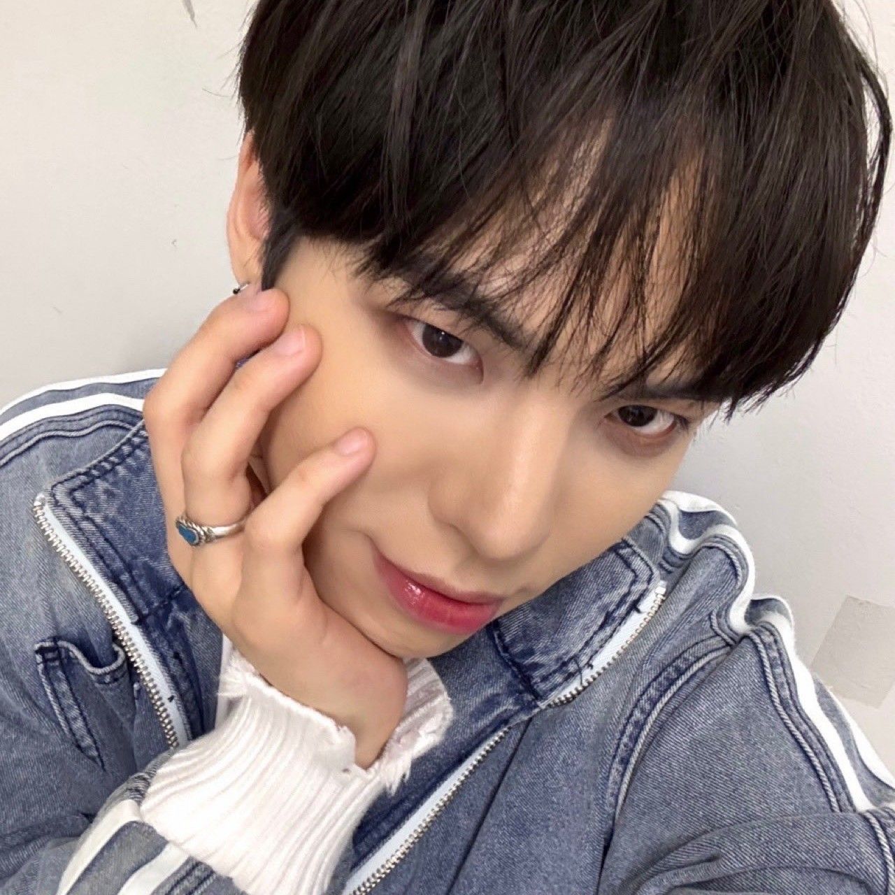 Behind-the-scenes cut of BX (CIX)