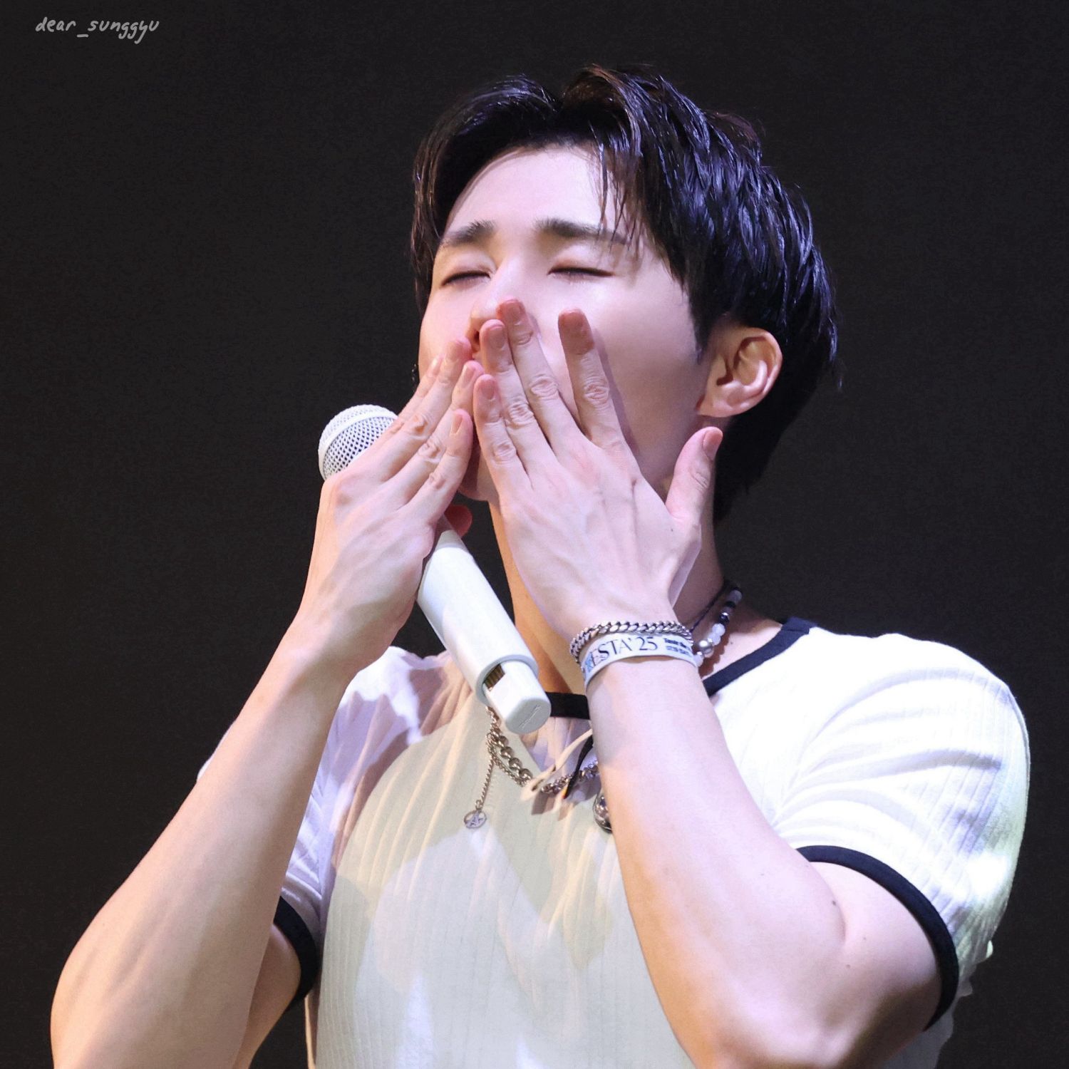 Behind-the-scenes cut of Sungkyu (INFINITE)