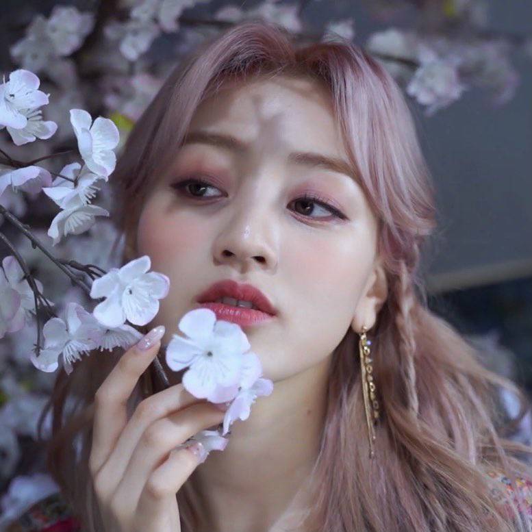 A moment captured by Jihyo (TWICE)'s fan