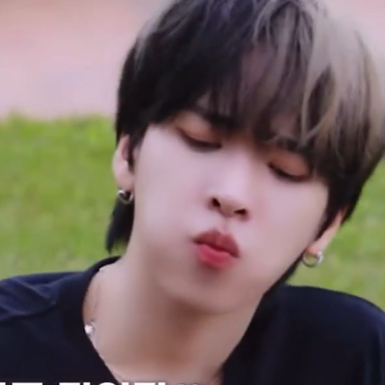 Behind-the-scenes cut of Hanjun (n.SSign)
