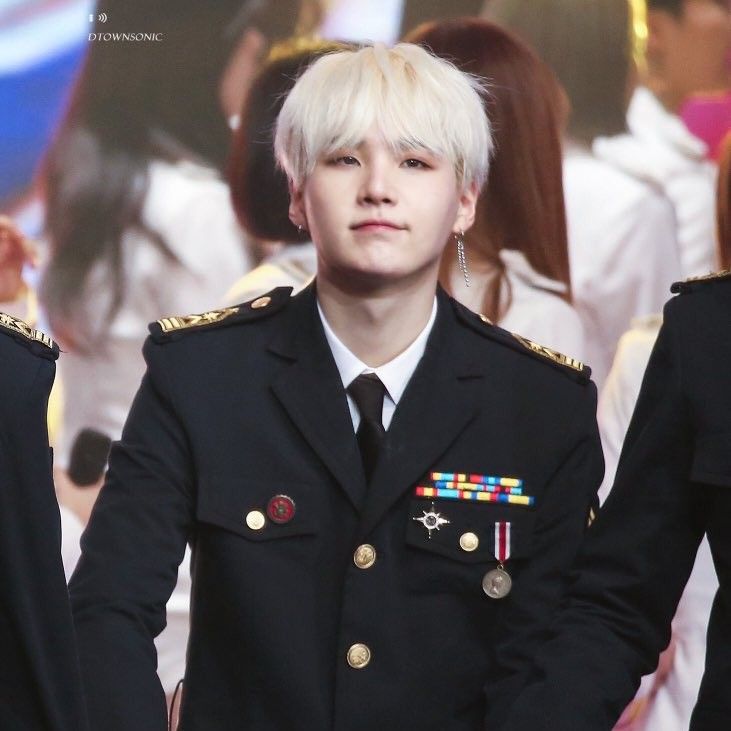 Potret di balik layar SUGA (BTS)