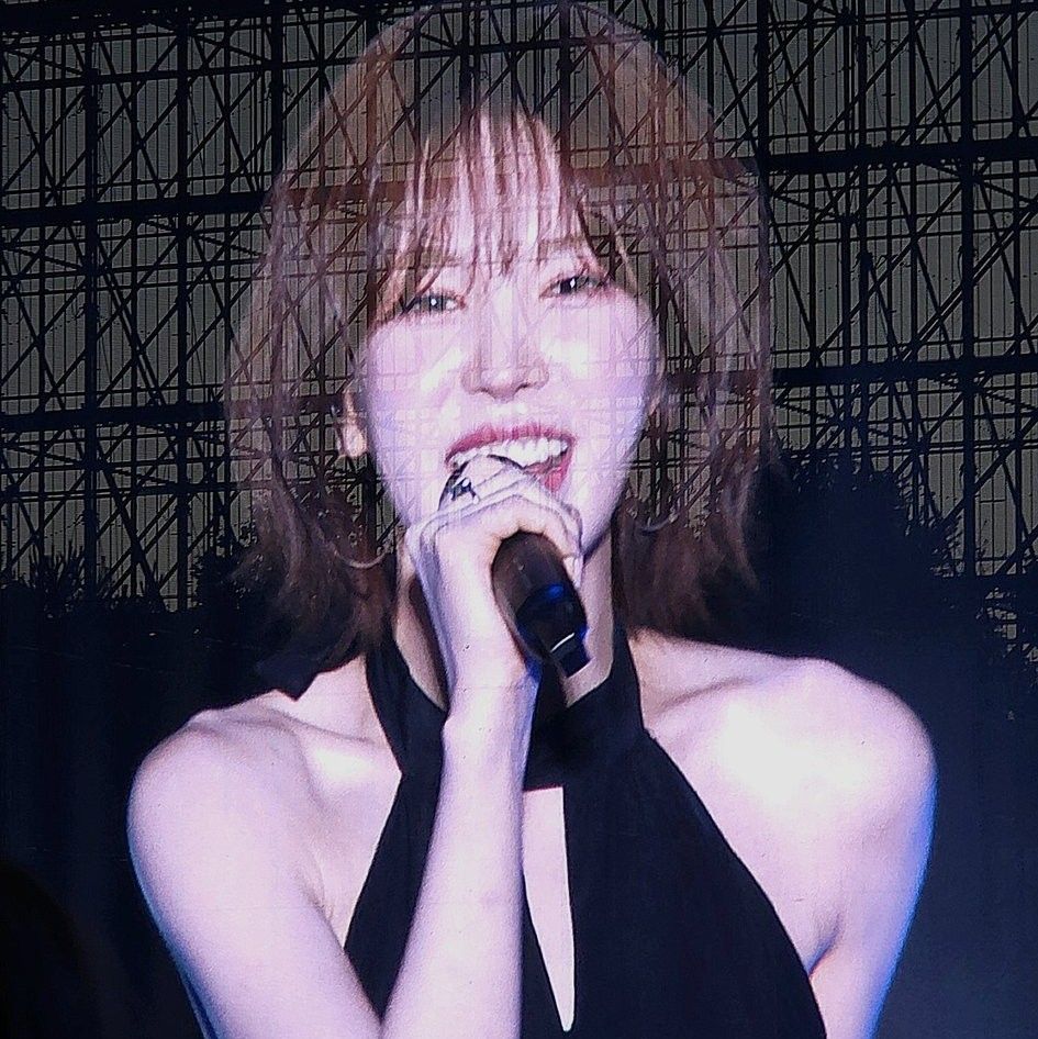 Behind-the-scenes cut of Wendy (Red Velvet)