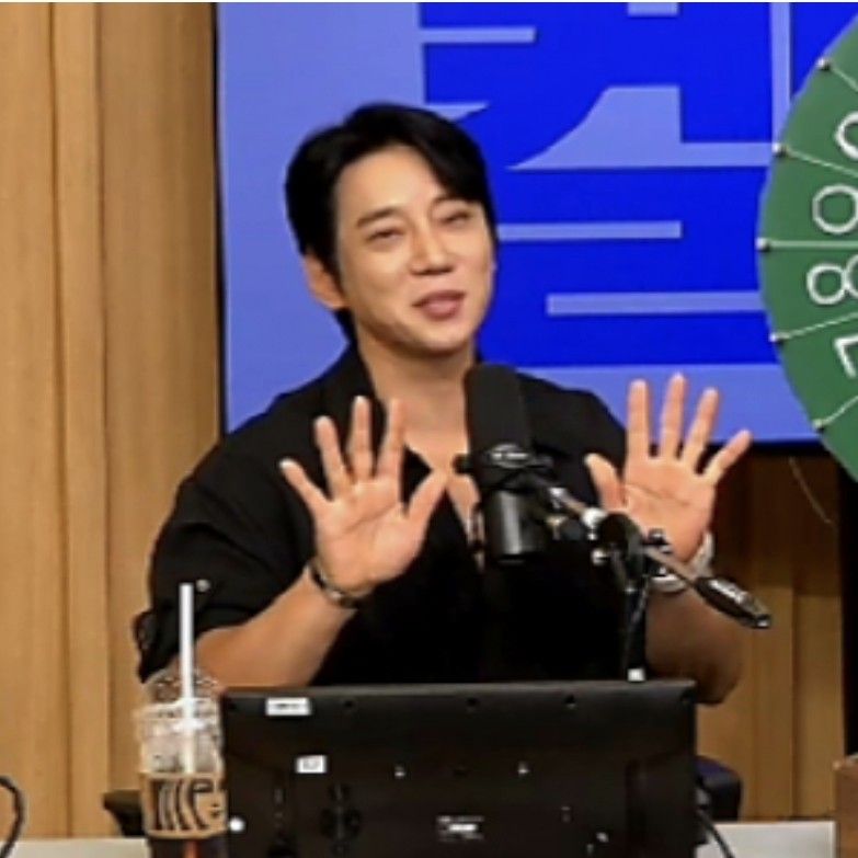 Recent activity shot of Hwang Chiyeol