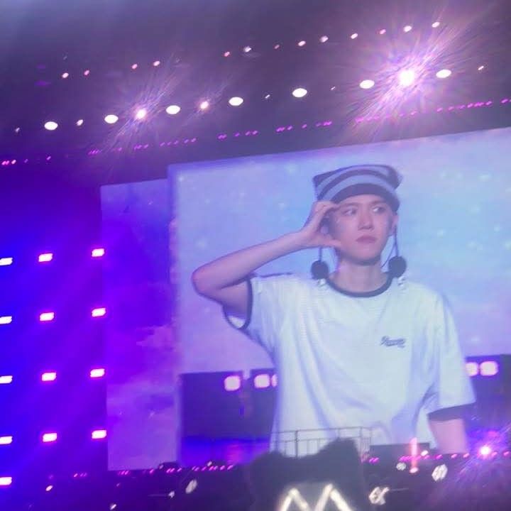 Behind-the-scenes cut of Baekhyun (EXO)