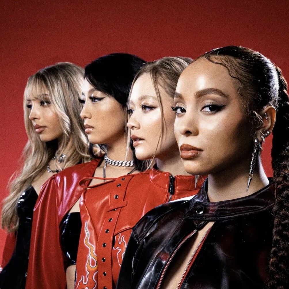 A moment captured by GIRLSET's fan