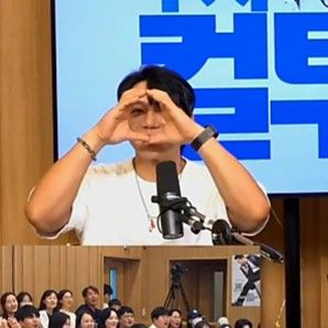 Latest photo of Hwang Chiyeol