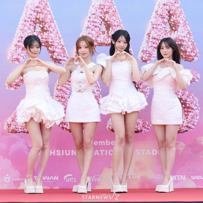 A moment captured by QWER's fan