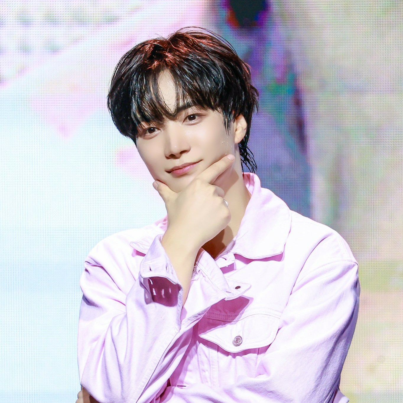 A moment captured by Kim Jonghyeon's fan