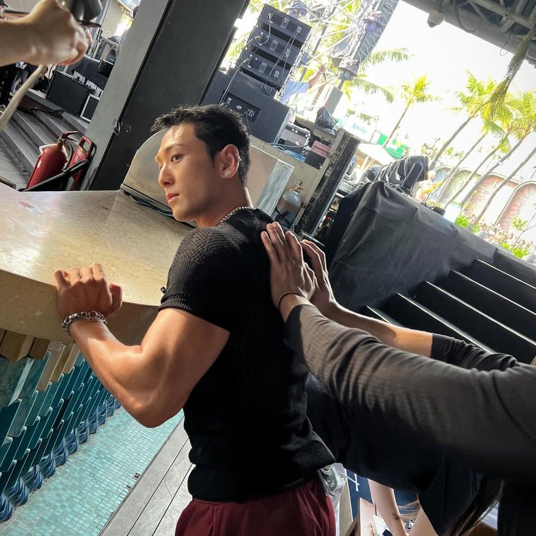 Behind-the-scenes cut of Baekho