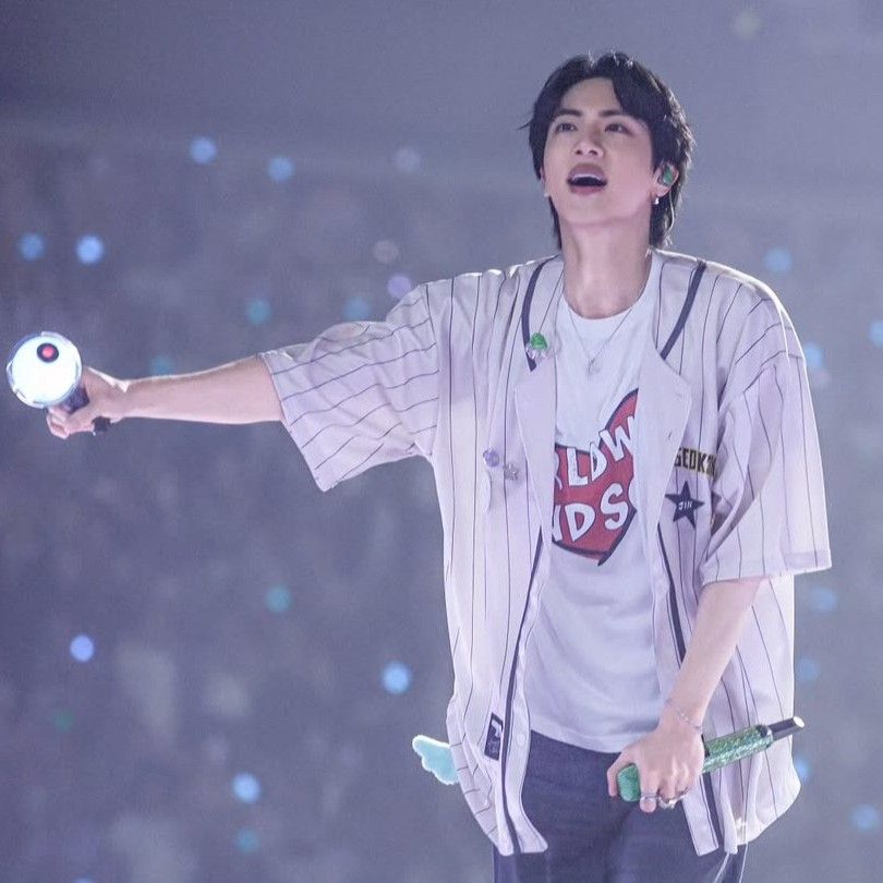 진 (방탄소년단)의 최신 사진